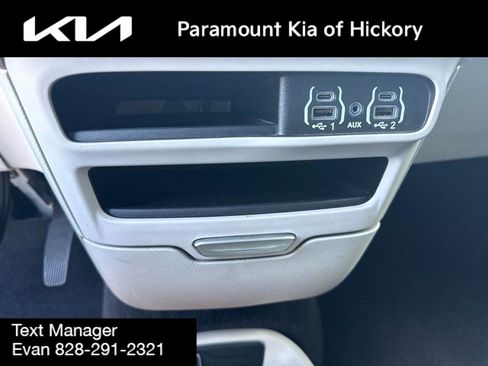 Used 2024 Chrysler Pacifica Touring-L FWD image 25