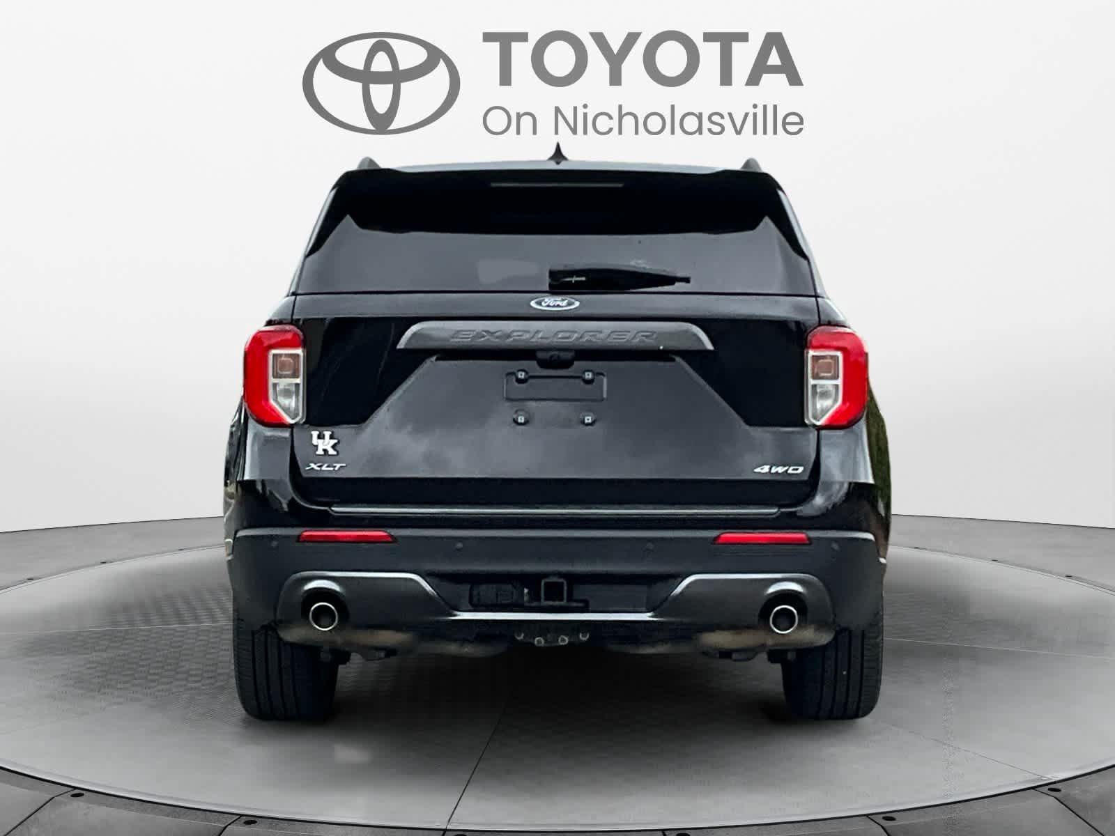 Used 2022 Ford Explorer XLT w/ Equipment Group 202A AWD/4WD image 4
