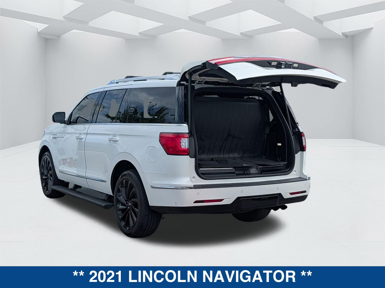 Used 2021 Lincoln Navigator Reserve AWD/4WD image 14