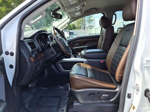 Used 2018 Nissan Titan Platinum Reserve w/ Platinum Utility Package AWD/4WD image 17