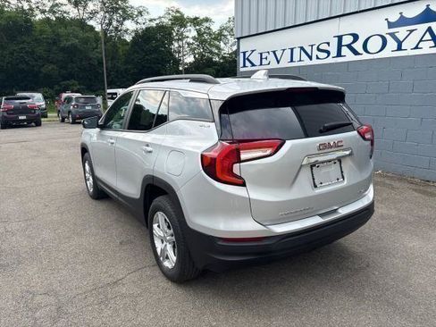 Used 2022 GMC Terrain SLE w/ Driver Convenience Package image 8