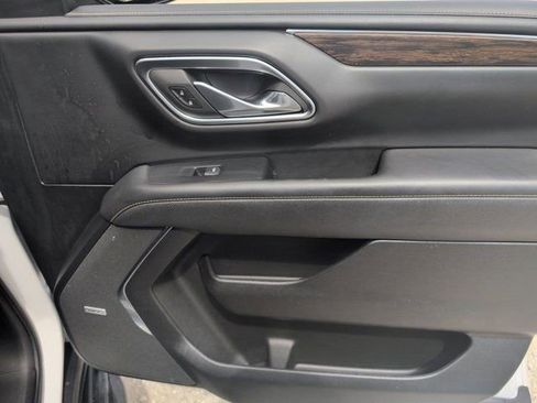 Used 2023 Chevrolet Suburban Premier image 33