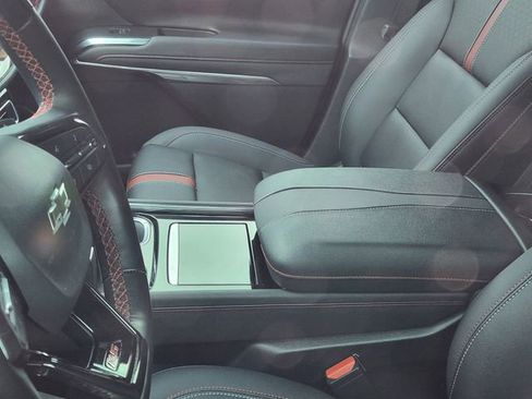 Used 2024 Chevrolet Traverse RS image 4