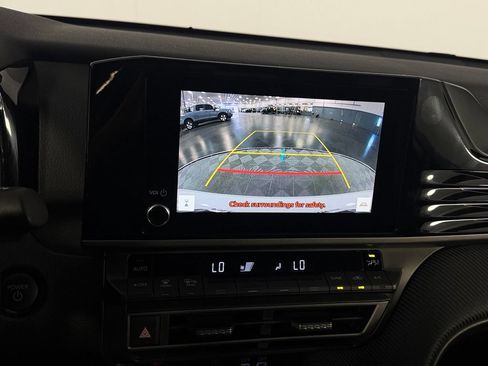Used 2025 Toyota Camry SE FWD image 18