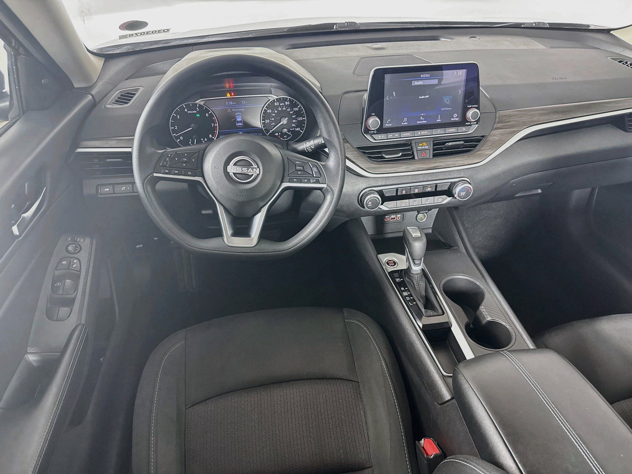 Used 2025 Nissan Altima 2.5 SV FWD image 25