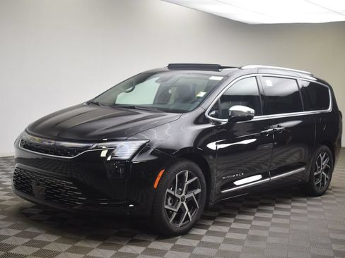 New 2027 Chrysler Pacifica Pinnacle FWD image 15