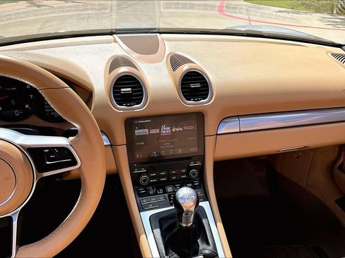Used 2017 Porsche 718 Boxster RWD image 8