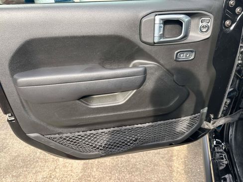 Used 2024 Jeep Gladiator Mojave w/ Technology Group image 18