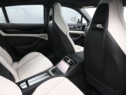 Used 2026 Porsche Panamera image 7