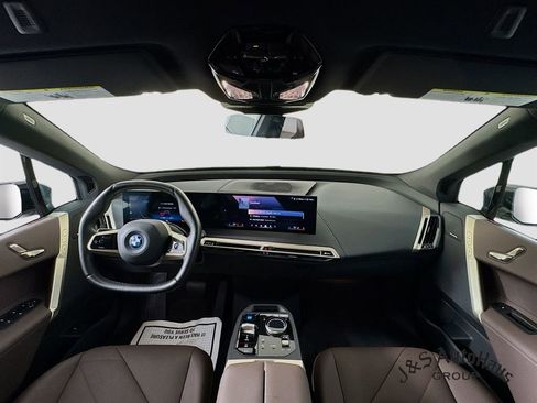 Used 2024 BMW iX xDrive50 w/ Sport Package image 28