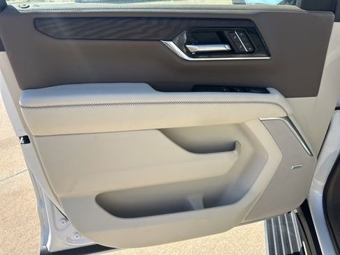 Used 2025 GMC Yukon Denali w/ Denali Reserve Package image 13