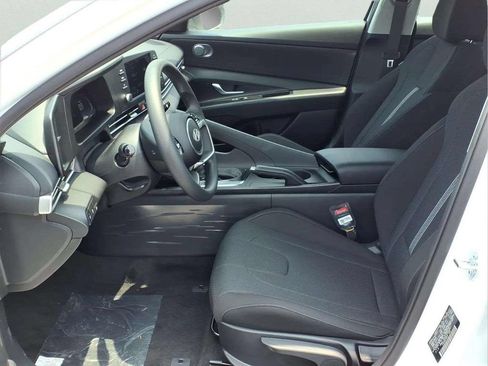 New 2026 Hyundai Elantra SE FWD image 9