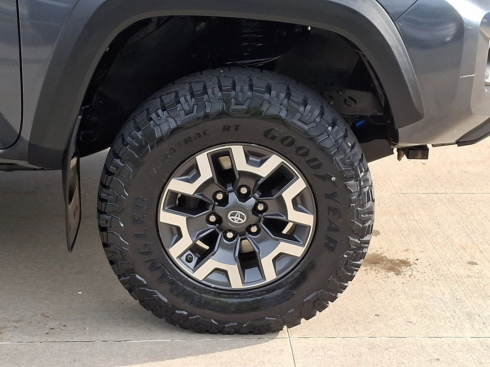 Used 2020 Toyota Tacoma TRD Off-Road AWD/4WD image 8