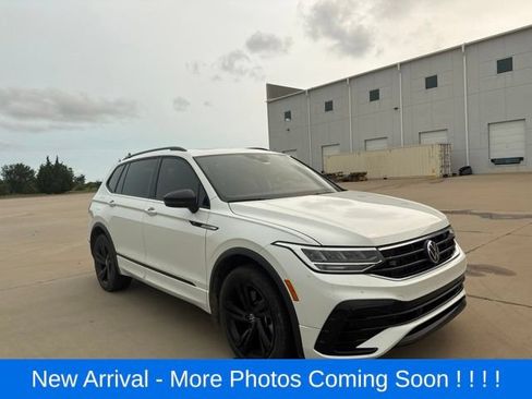Used 2023 Volkswagen Tiguan SE R-Line FWD image 3
