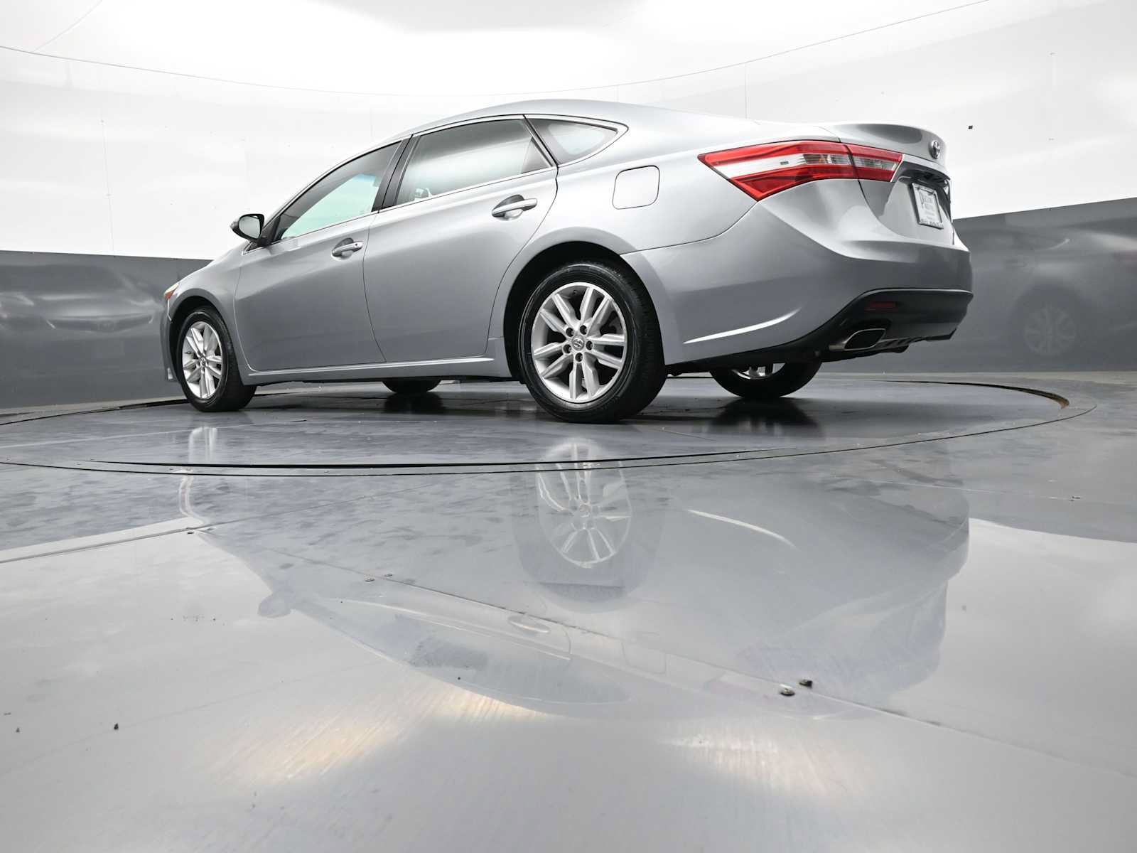 Used 2015 Toyota Avalon XLE FWD image 30