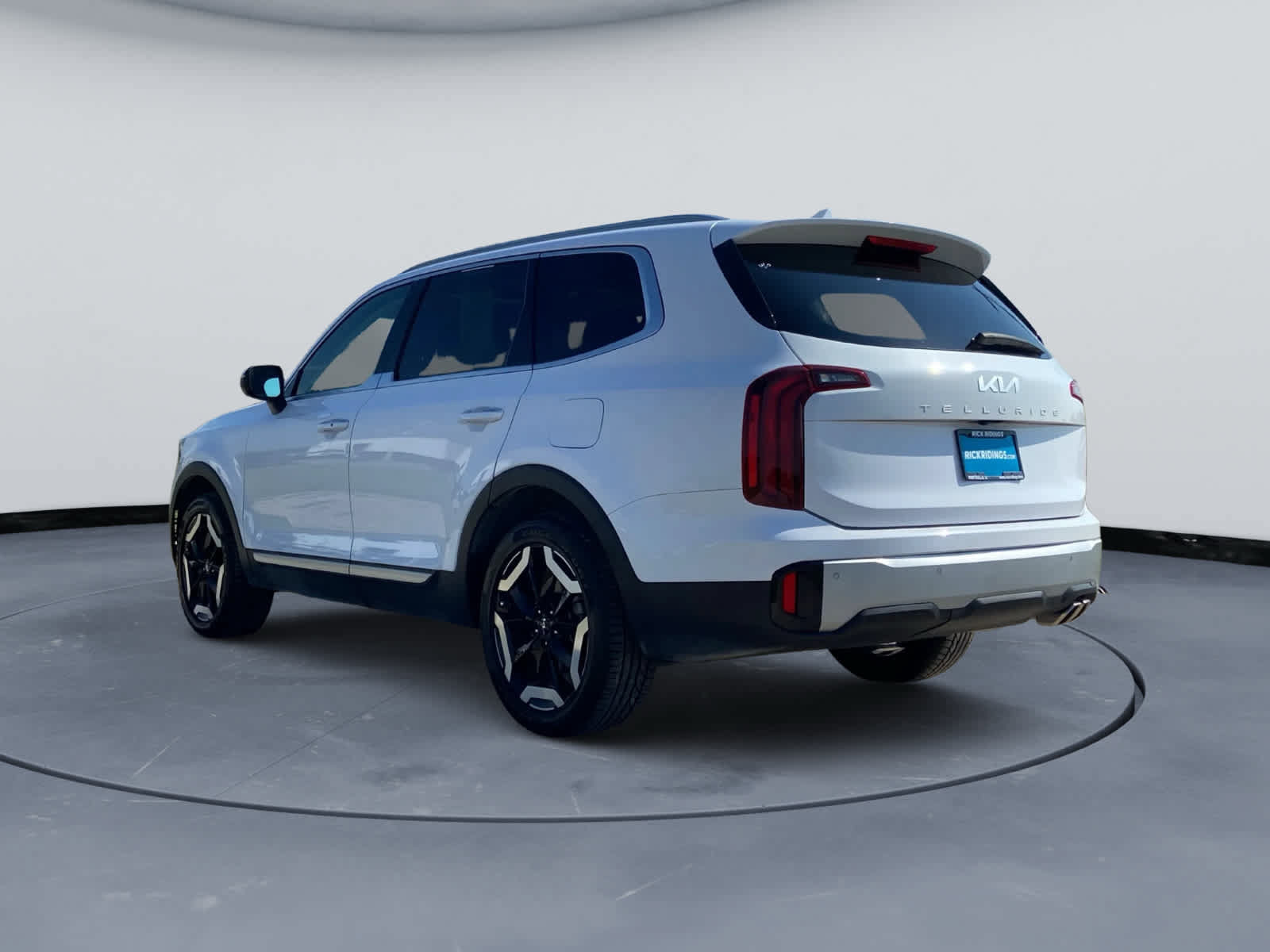 Used 2024 Kia Telluride S w/ S Sunroof Package FWD image 8