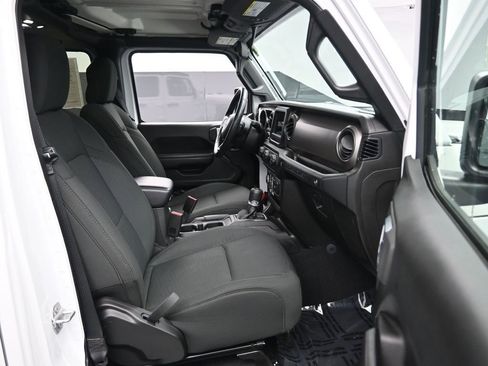 Used 2020 Jeep Wrangler Unlimited Sport S image 32