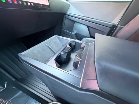 Used 2024 Tesla Cybertruck AWD Crew Cab image 19