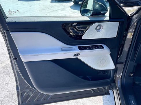 Used 2025 Lincoln Aviator Reserve w/ Equipment Group 201A image 21