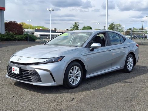 Certified 2025 Toyota Camry LE image 3