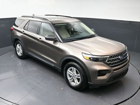 Used 2021 Ford Explorer XLT image 38