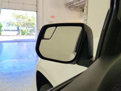 Used 2018 Chevrolet Colorado LT RWD image 21