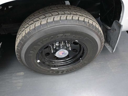 Used 1997 Chevrolet Suburban 2500 w/ Preferred Equipment Group 2 image 15