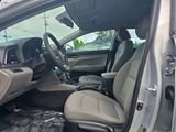 Used 2017 Hyundai Elantra SE image 3