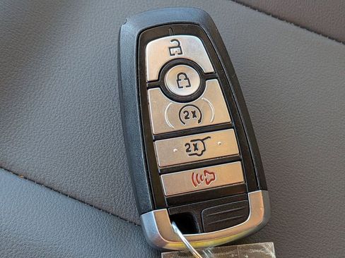 Used 2025 Ford Expedition Max Active AWD/4WD image 37