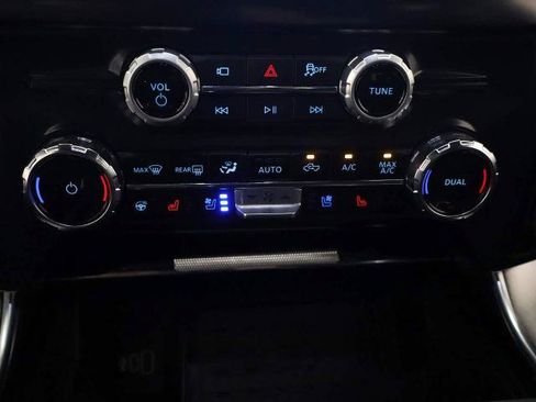 Certified 2025 Ford F150 Platinum w/ FX4 Off-Road Package AWD/4WD image 29