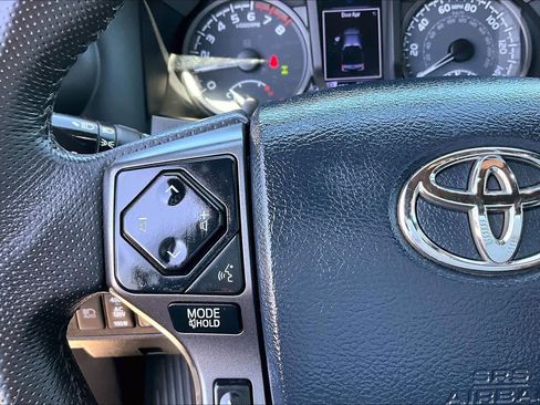 Used 2020 Toyota Tacoma TRD Sport w/ Technology Package AWD/4WD image 22
