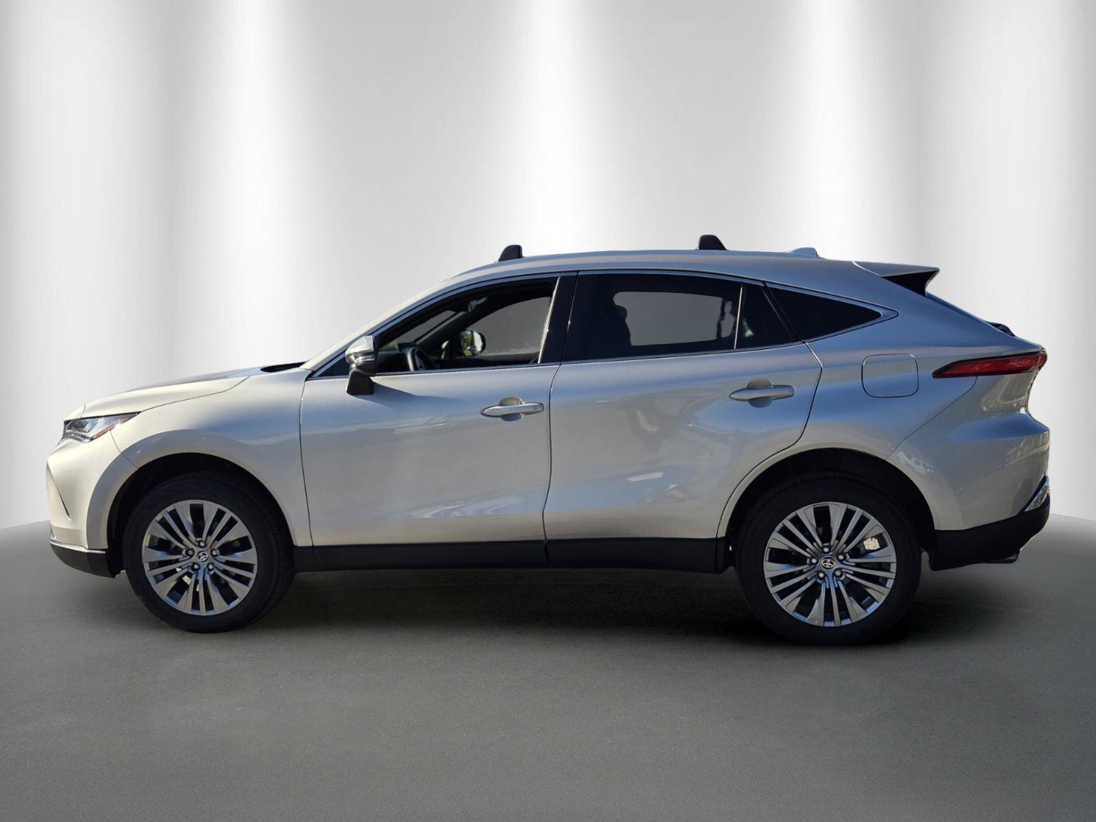 Used 2022 Toyota Venza XLE AWD/4WD image 4