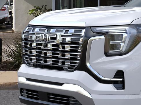 New 2026 GMC Terrain Denali w/ LPO, Black Badging Package AWD/4WD image 13