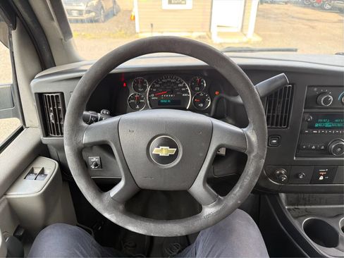 Used 2017 Chevrolet Express 2500 RWD image 21