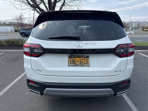 Used 2023 Honda Pilot Elite image 3