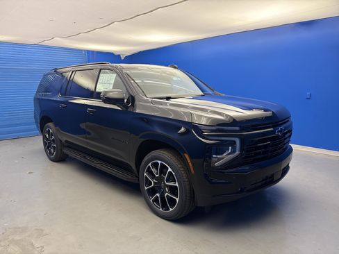 New 2026 Chevrolet Suburban RST w/ Comfort Package AWD/4WD image 2