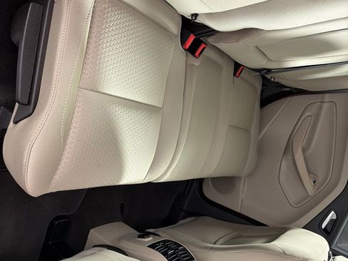 Used 2019 Ford Escape SE FWD image 21
