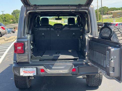 Used 2019 Jeep Wrangler Unlimited Sahara AWD/4WD image 5