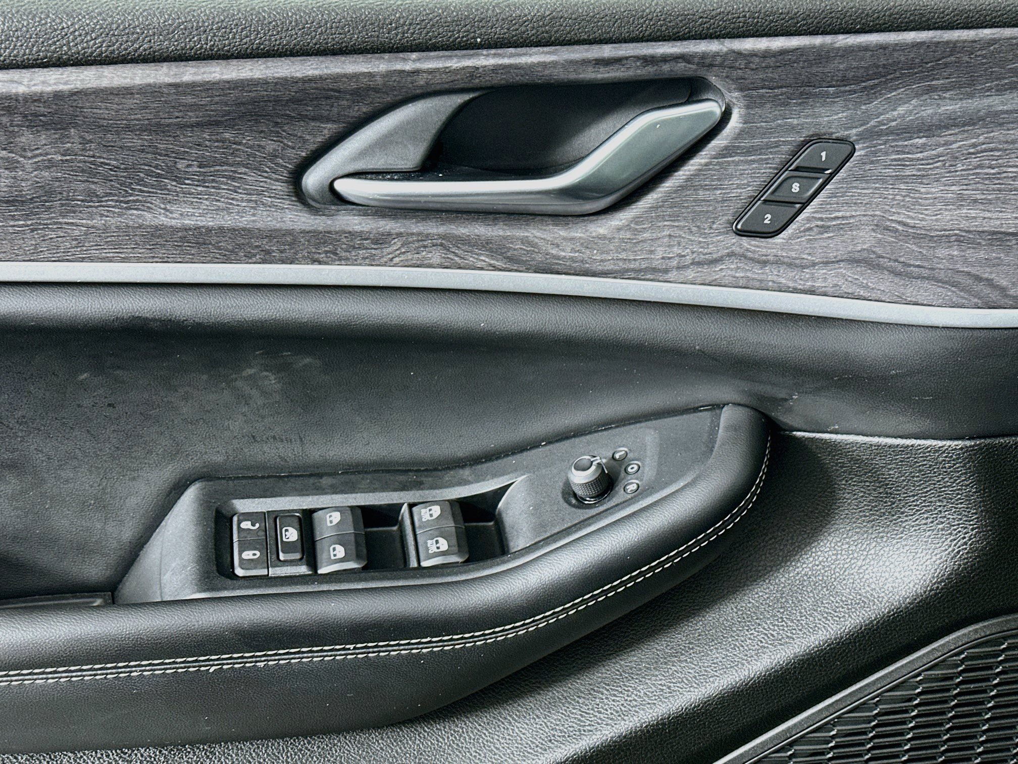 Used 2023 Jeep Grand Cherokee Limited RWD image 15