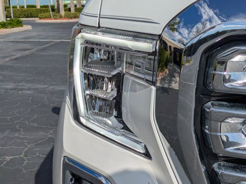 Used 2021 GMC Sierra 1500 SLT w/ SLT Convenience Package image 9