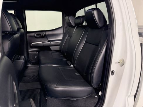 Used 2019 Toyota Tacoma Limited AWD/4WD image 16