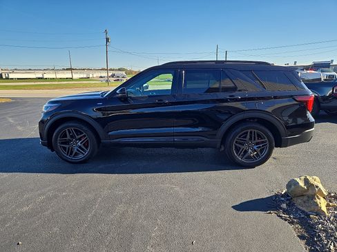 Certified 2025 Ford Explorer ST-Line w/ Premium Package image 6