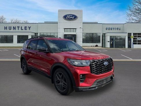 Used 2025 Ford Explorer ST AWD/4WD image 3