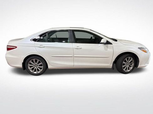 Used 2016 Toyota Camry XLE w/ Moonroof Package FWD image 3