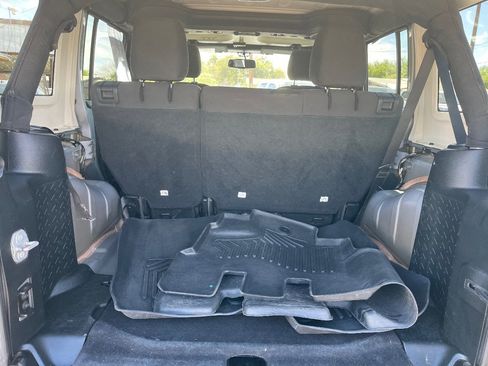 Used 2018 Jeep Wrangler Unlimited Sport S AWD/4WD image 27