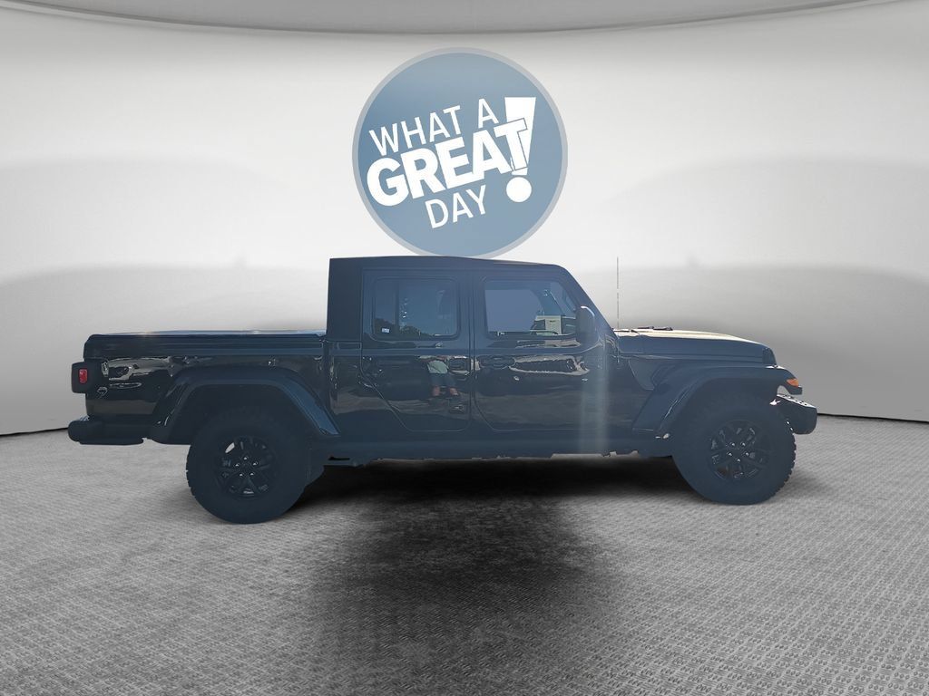 Used 2023 Jeep Gladiator Overland AWD/4WD image 2