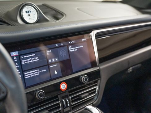 Certified 2024 Porsche Macan S AWD/4WD image 21