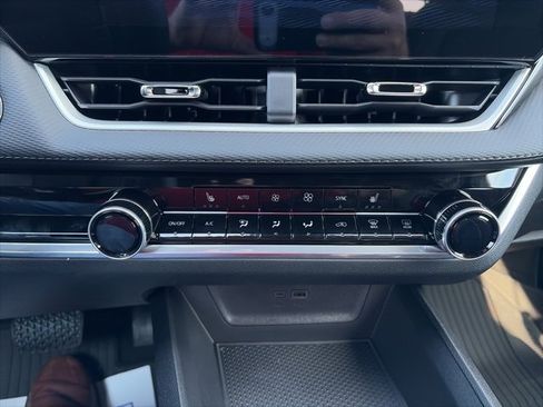 New 2026 Chevrolet Equinox LT image 23