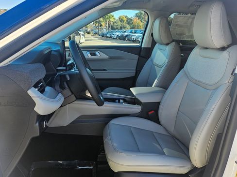 New 2026 Ford Explorer Active w/ Active Comfort Package image 4
