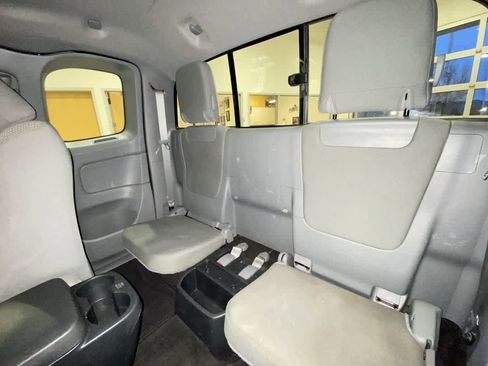 Used 2014 Toyota Tacoma 4x4 w/ Convenience Package image 22